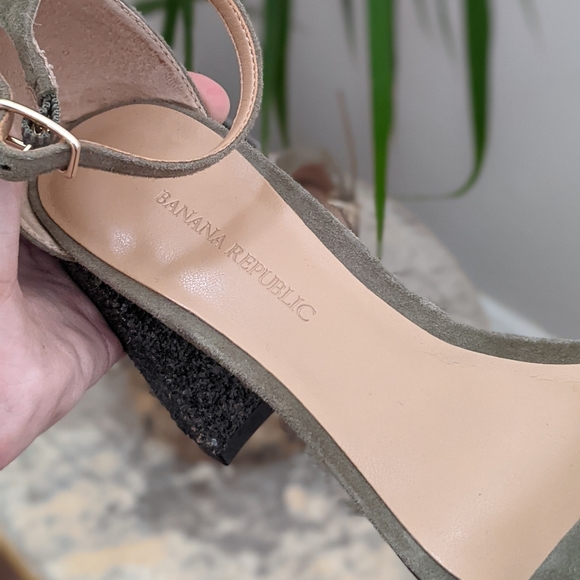 COPY - Banana Republic Green Heels - Picture 3 of 8